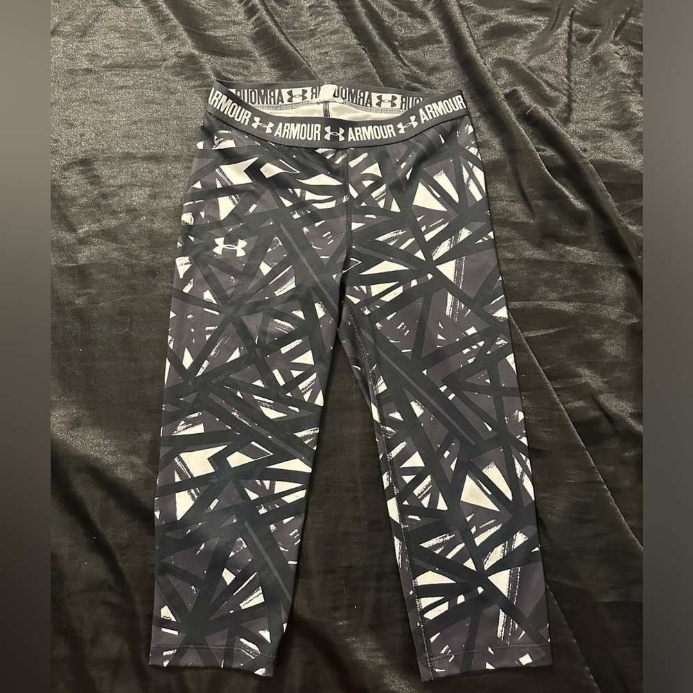 UnderArmour Kids Capri Leggings Black and Stealth Gray